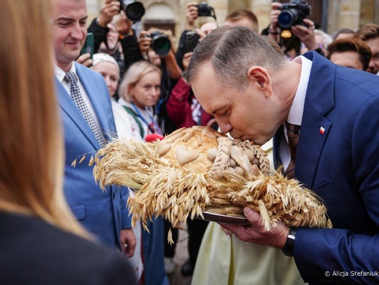 Karol Nawrocki nadzieją na zmianę sceny politycznej. Już bez "popisu"