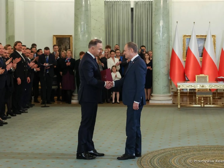 Polacy nie chcą Tuska
