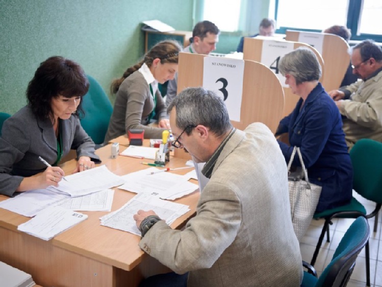 Do 18 października rolnicy, którzy ponieśli straty w wyniku klęsk żywiołowych mogą składać w ARiMR wnioski o pomoc