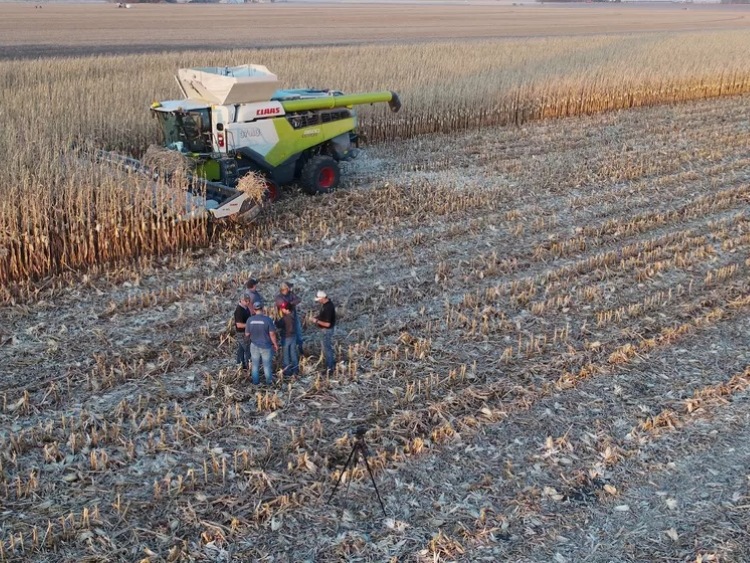 LEXION 8600TT – kombajn klasy 8 – bije należący do maszyny klasy 10 rekord omłotu kukurydzy na ziarno