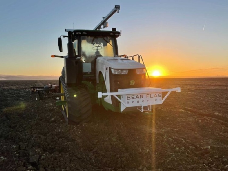 Autonomiczna technologia w gospodarstwie w zasięgu ręki. John Deere przejmuje Bear Flag Robotics