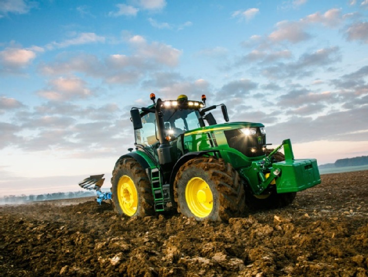 John Deere z największą liczbą zarejestrowanych traktorów. Rynek ciągników styczeń – sierpień 2018