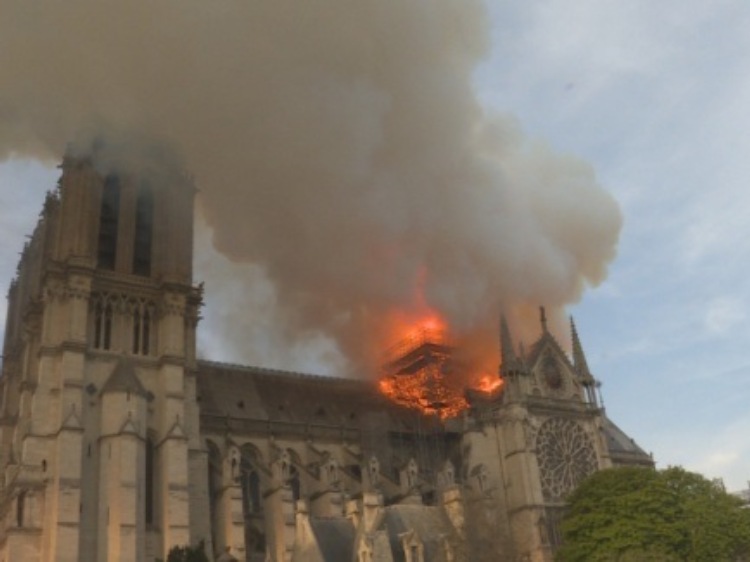 National Geographic pokaże walkę o uratowanie katedry Notre Dame