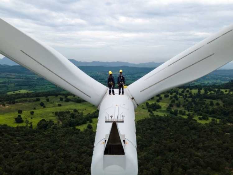 Trzynaście państw UE wytwarza już więcej energii z OZE niż z paliw kopalnych