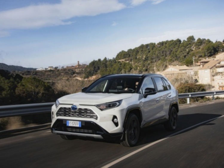 Toyota RAV4 Hybrid zdobywa 5 gwiazdek w ADAC Ecotest