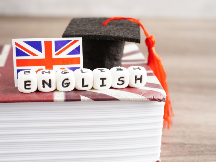 Jakie wyzwania stają przed uczniami podczas egzaminu maturalnego z języka angielskiego?