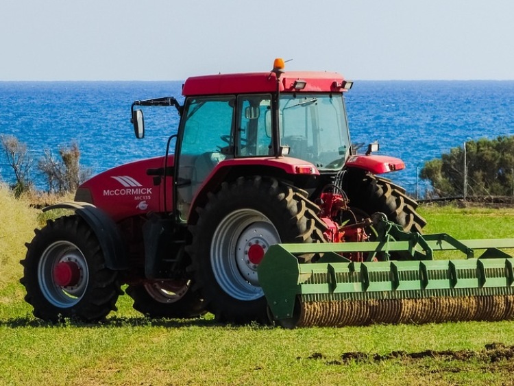 Martin & Jacob: Rolnicy kupili w marcu blisko 1200 nowych traktorów