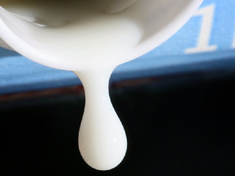 Rolnicy w UE deklarują ograniczenie produkcji mleka w zamian za 150 mln euro