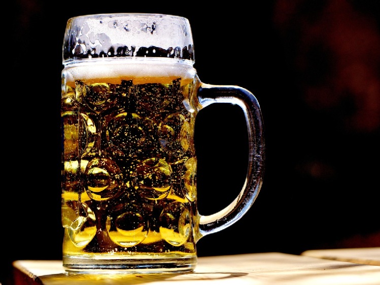 Rynek piwa się kurczy! Aż o 12 % spadła sprzedaż w maju.