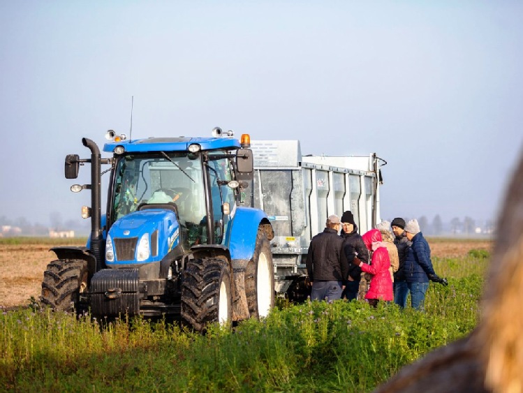 Maszyny Cynkometu w polu. Pokazy dla rolników