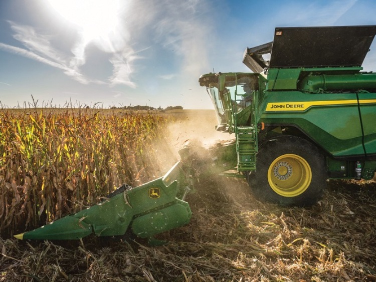 Maszyny John Deere gotowe do zbiorów roślin gruboziarnistych