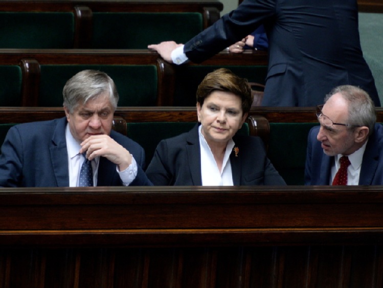 Sejm przyjmując poprawki Senatu, zakończył prace nad ustawą ws. obrotu ziemią