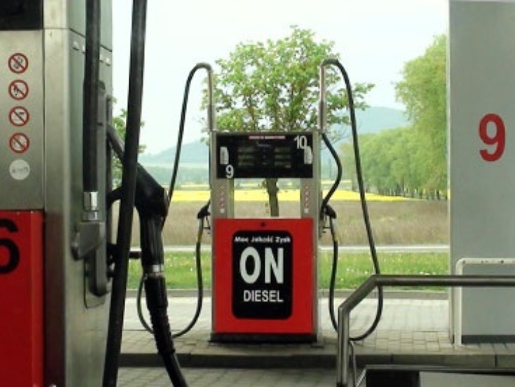 e-petrol.pl: diesel skutecznie opiera się obniżkom