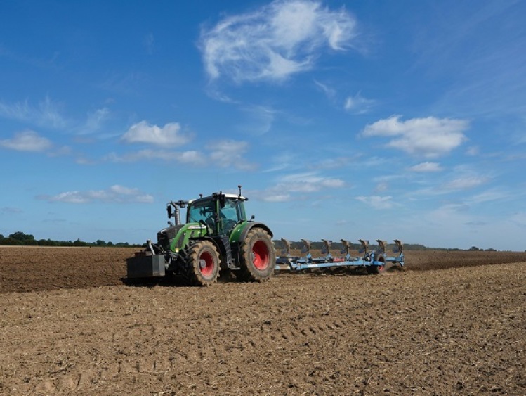 Jaką maszynę wybrać do pracy w polu? Przegląd traktor&oacute;w na polskim rynku